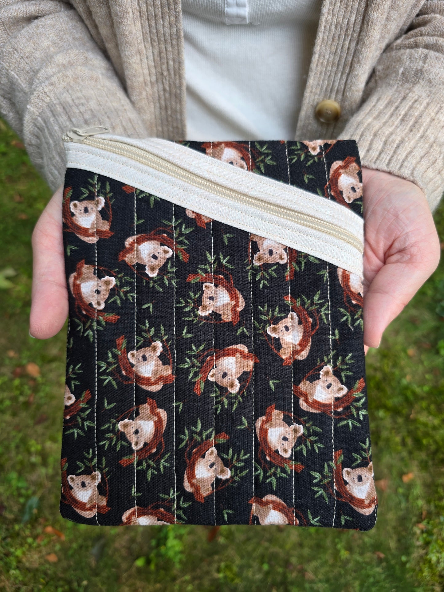 Medium Briarwood Pouches